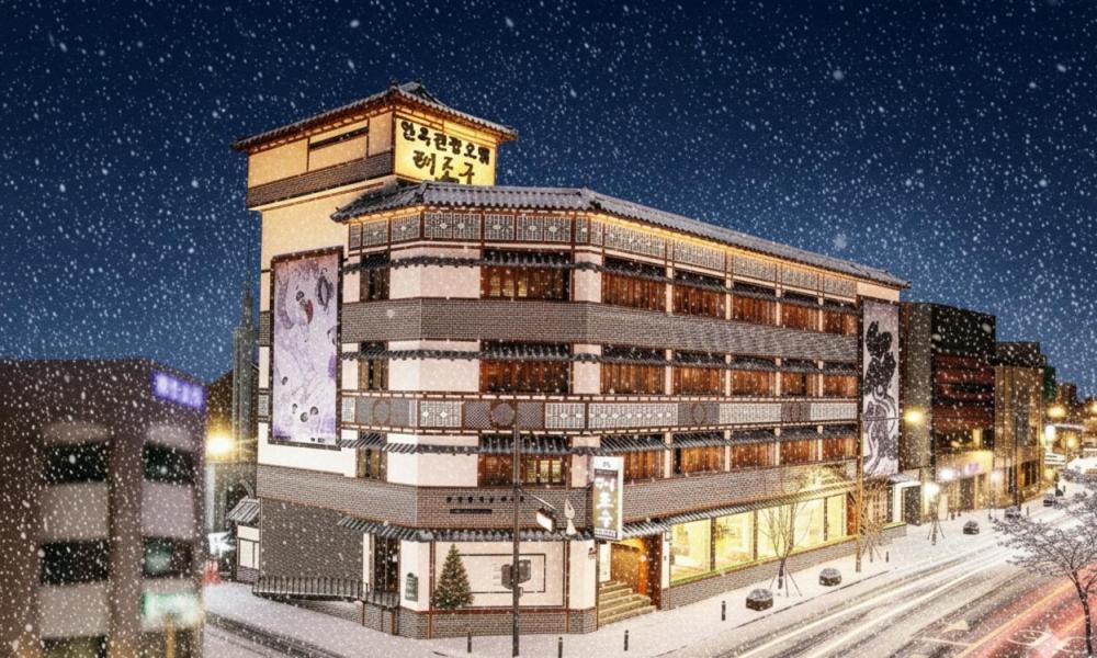 Το κτήριο όπου στεγάζεται  το ξενοδοχείο