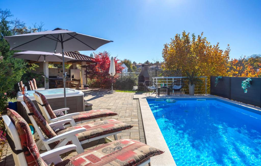 Πισίνα στο ή κοντά στο Villa Lemily with private pool by Villas Guide