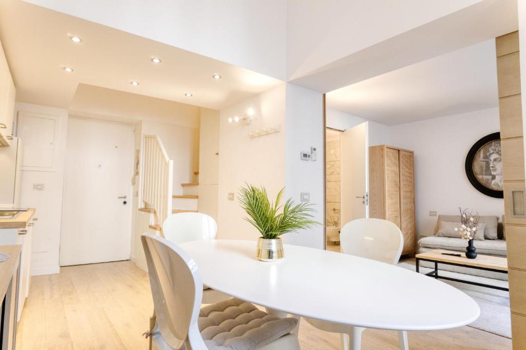 San Babila Elegant Duplex - Milano Design District