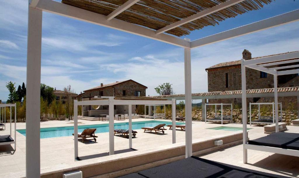 Bazén v ubytovaní Tuscany Forever Famiglia Apartments alebo v jeho blízkosti
