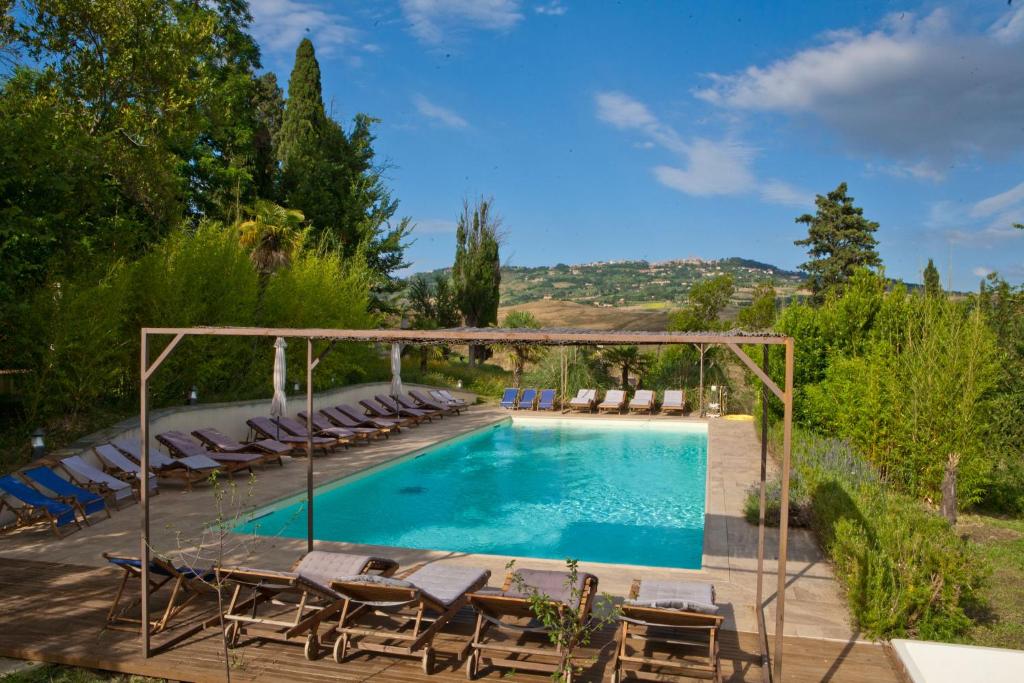 Bazén v ubytovaní Tuscany Forever Famiglia Apartments alebo v jeho blízkosti