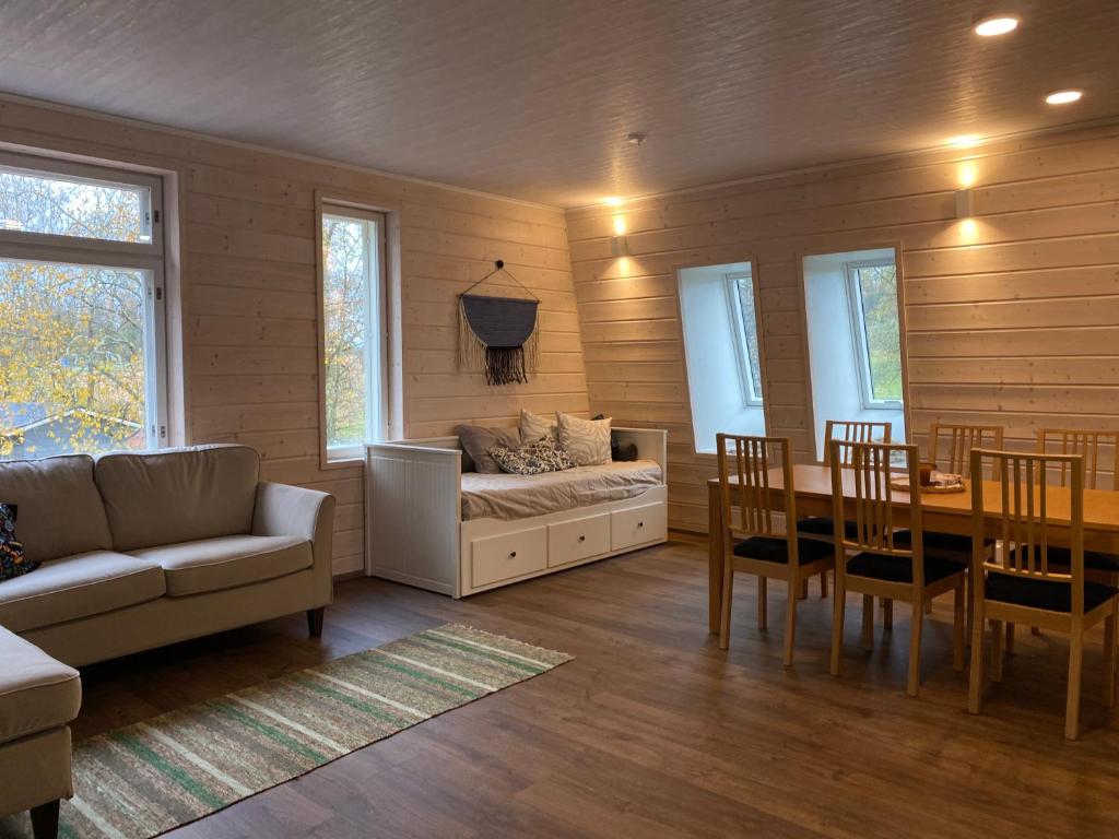 Χώρος καθιστικού στο Idyllic Charm- with a moat!