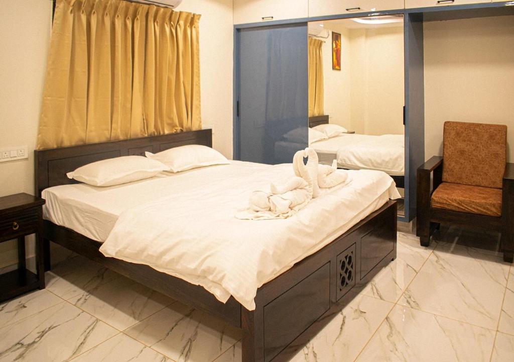 En eller flere senge i et værelse på Sterlinge Homestay