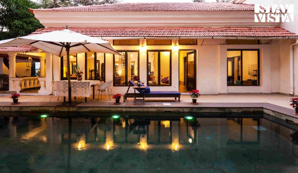 Πισίνα στο ή κοντά στο La Bougainvillea with Heritage Home With Complimentary Cook