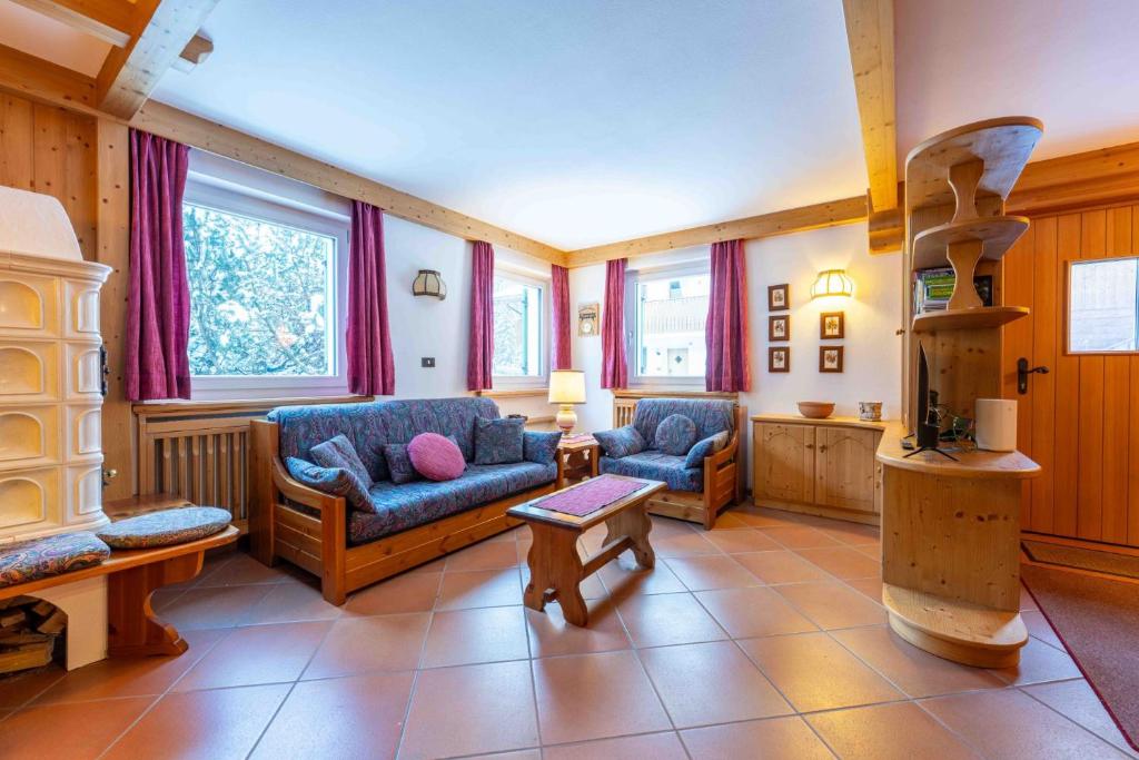 a living room with two couches and a table at Cesa Vivi in Canazei