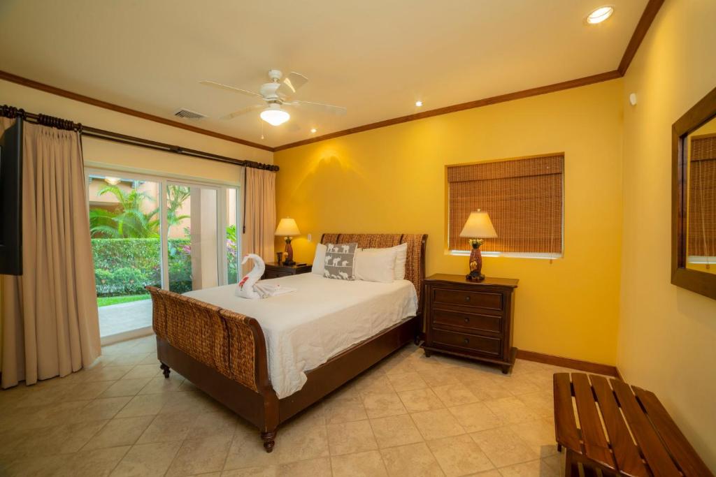 Ένα ή περισσότερα κρεβάτια σε δωμάτιο στο Veranda 5F - 2 bdr 2 bath