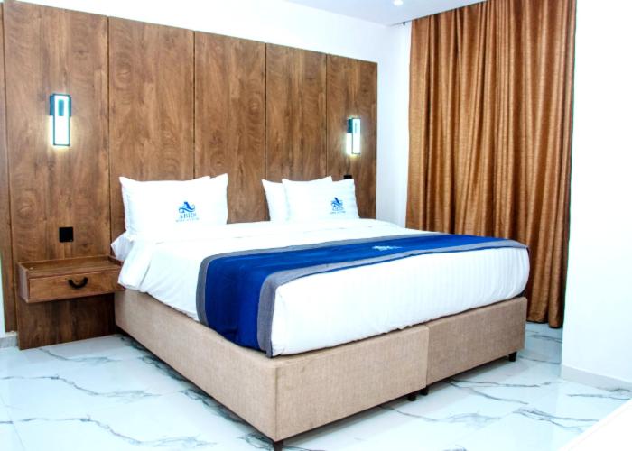 Voodi või voodid majutusasutuse Abiis Hotel & Suites toas