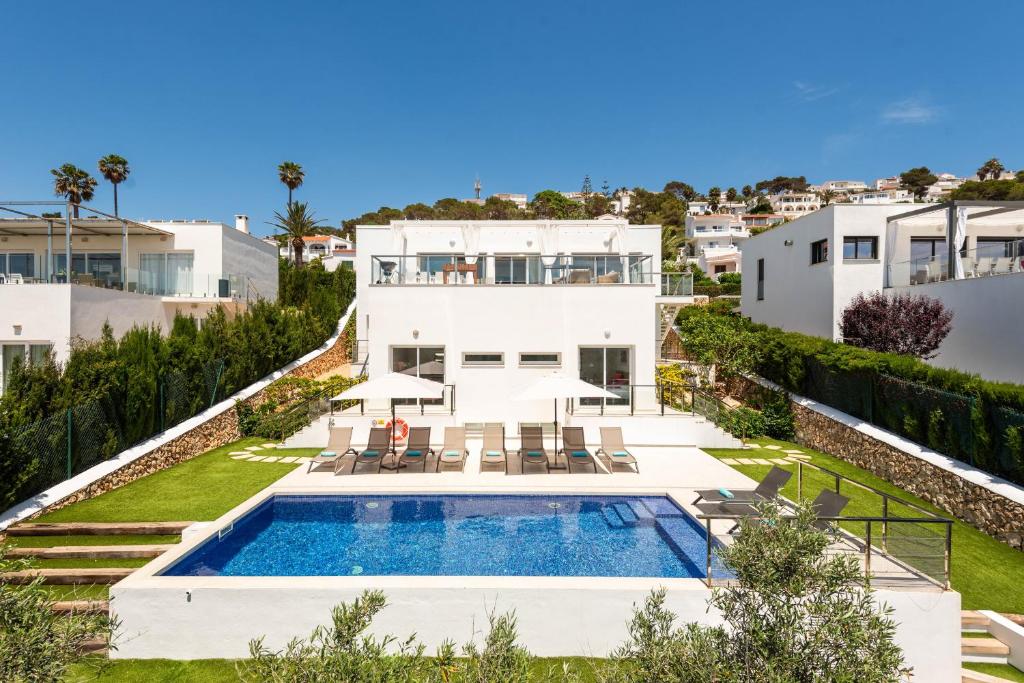 Swimmingpoolen hos eller tæt på Villa Paradise