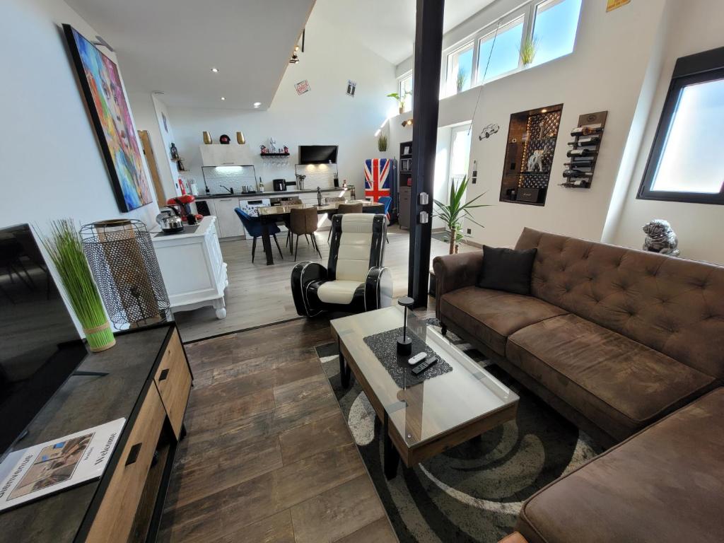 a living room with a couch and a table at L'Appart Indus et Parking Privé in Blois