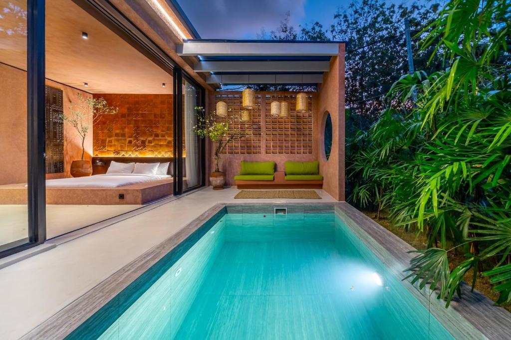 Bazén v ubytování Fengshui 2 Tropical 1BR Hideaway in Ungasan Pool & Patio nebo v jeho okolí