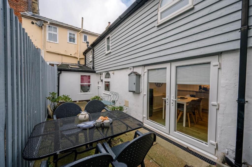 The Secret Cottage, Aldeburgh 6