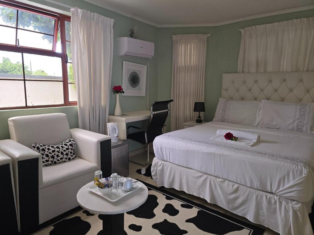 Postel nebo postele na pokoji v ubytování Apelles Palace Guest House - executive room 1