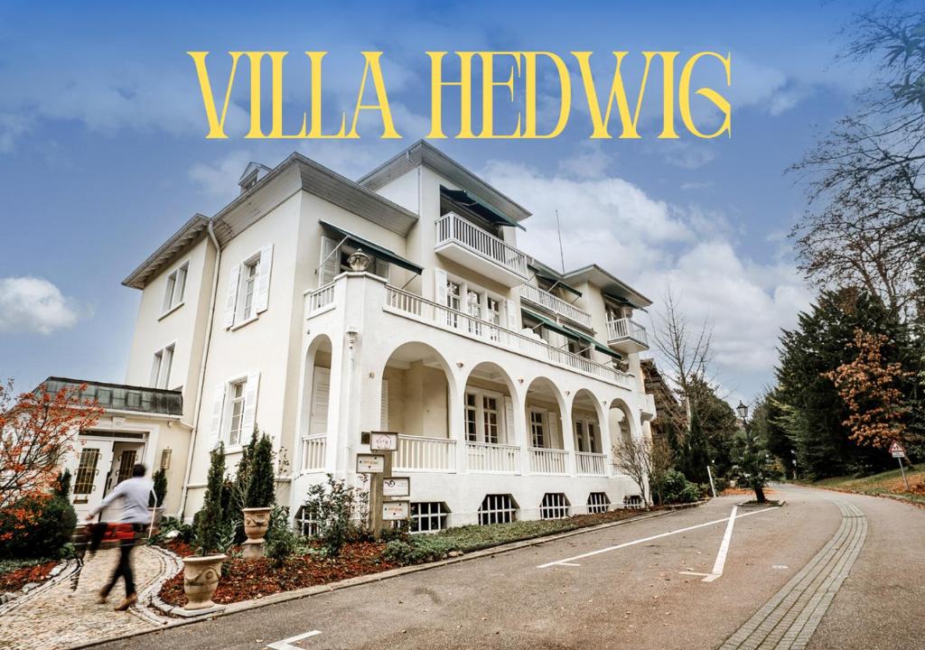 Το κτήριο όπου στεγάζεται  το ξενοδοχείο διαμερισμάτων