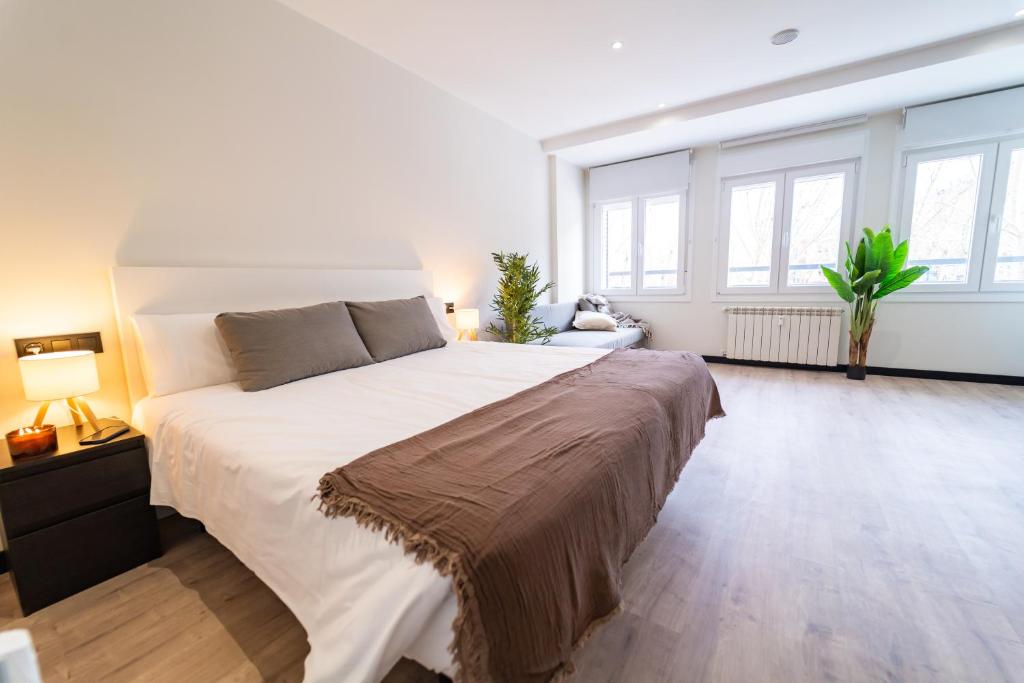 En eller flere senge i et værelse på Rental Room PZ100