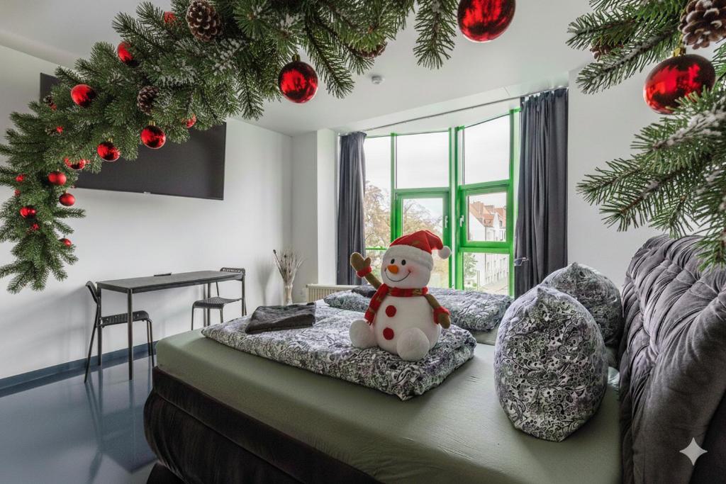 a room with a bed with a snowman on it at Apartmenthaus in Halle-Saale nähe Hauptbahnhof in Halle an der Saale