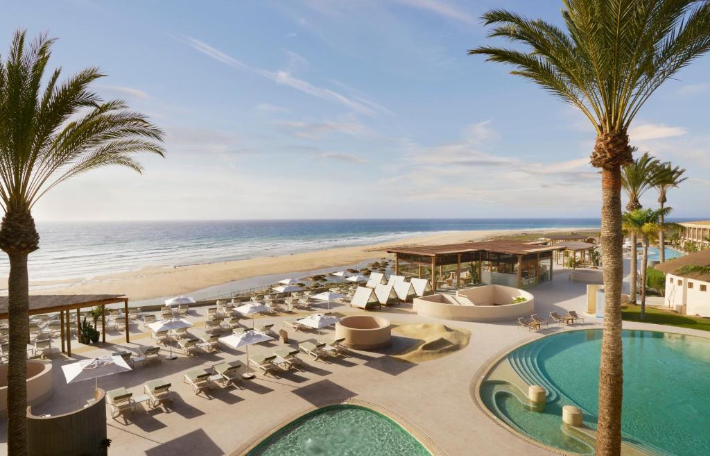 La alberca dentro o cerca de Iberostar Selection Fuerteventura Palace