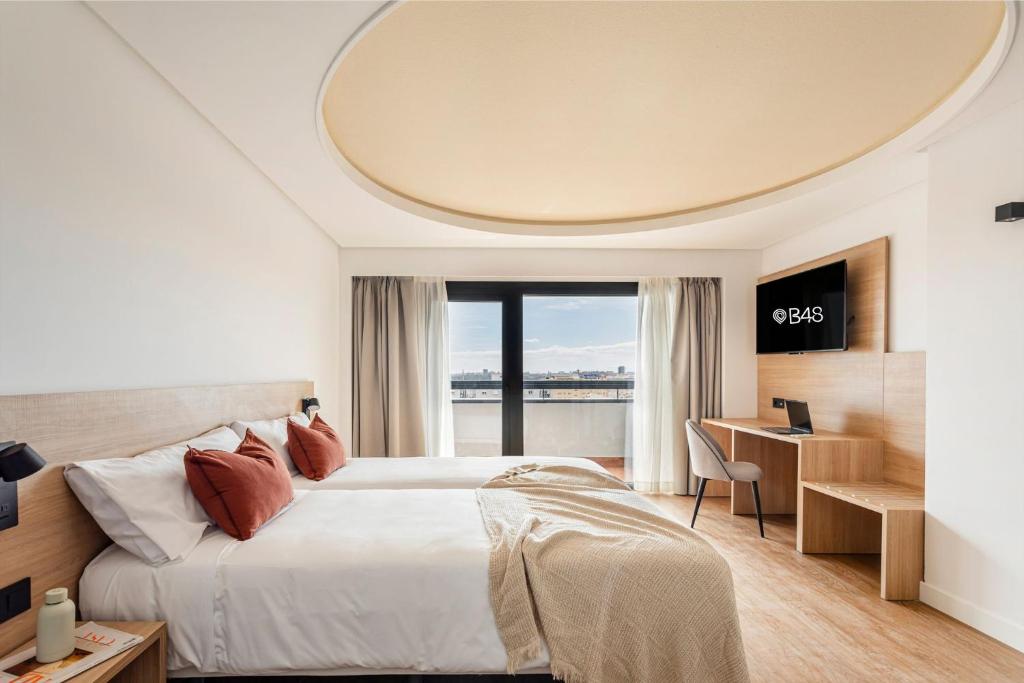 Una cama o camas en una habitación de B48 Valencia Feria