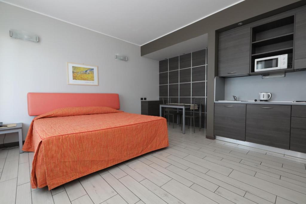 Hotel Residence Aurora - Estudio Con Balcón Y Vista Al Jardín