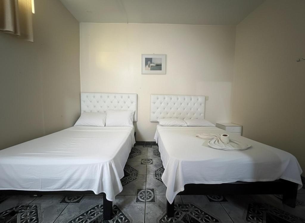 Ένα ή περισσότερα κρεβάτια σε δωμάτιο στο Hostal Las Vegas