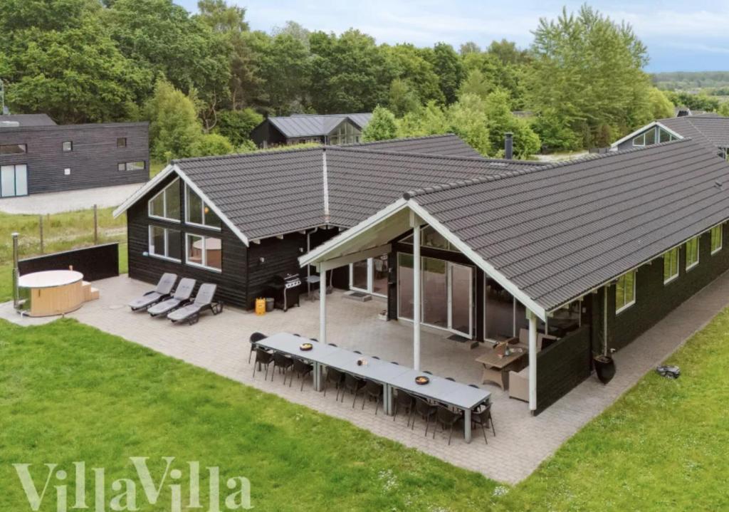 Το κτήριο όπου στεγάζεται  η βίλα