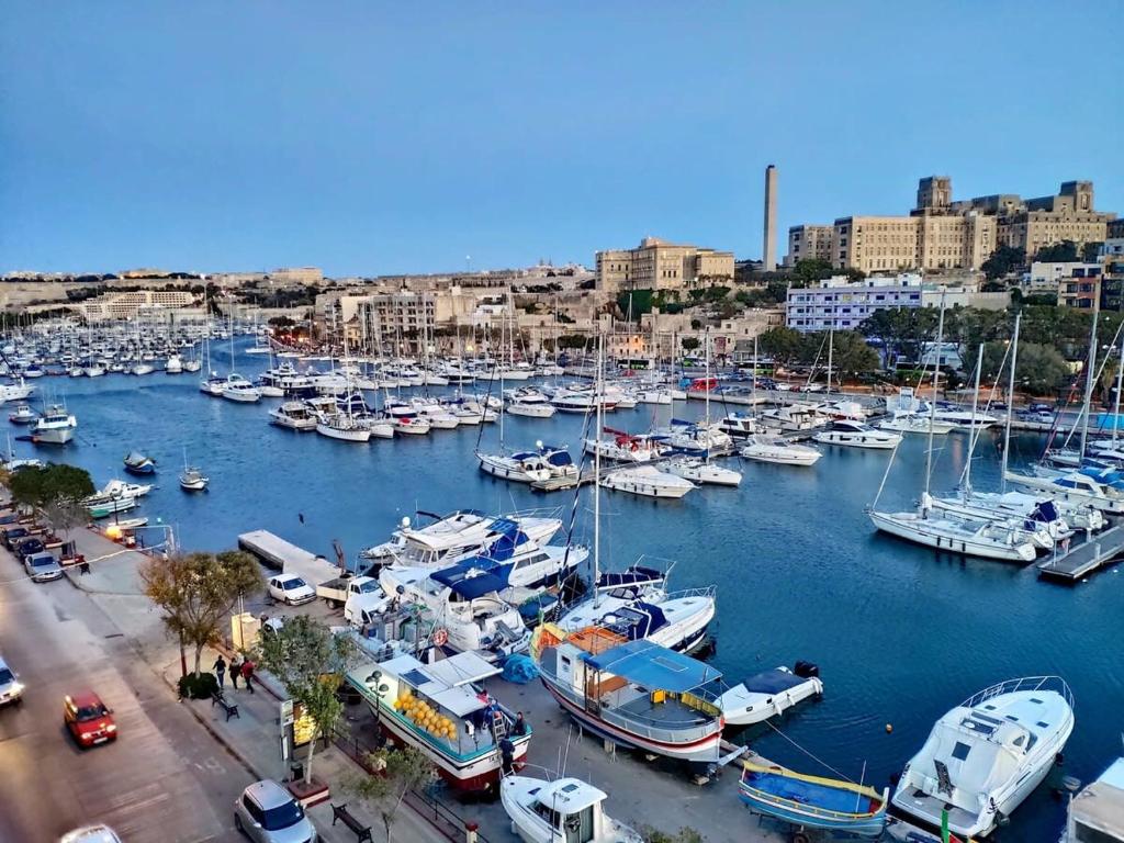 Bright & Spacious 2 Bedroom with Marina View, Msida (updated prices 2026)