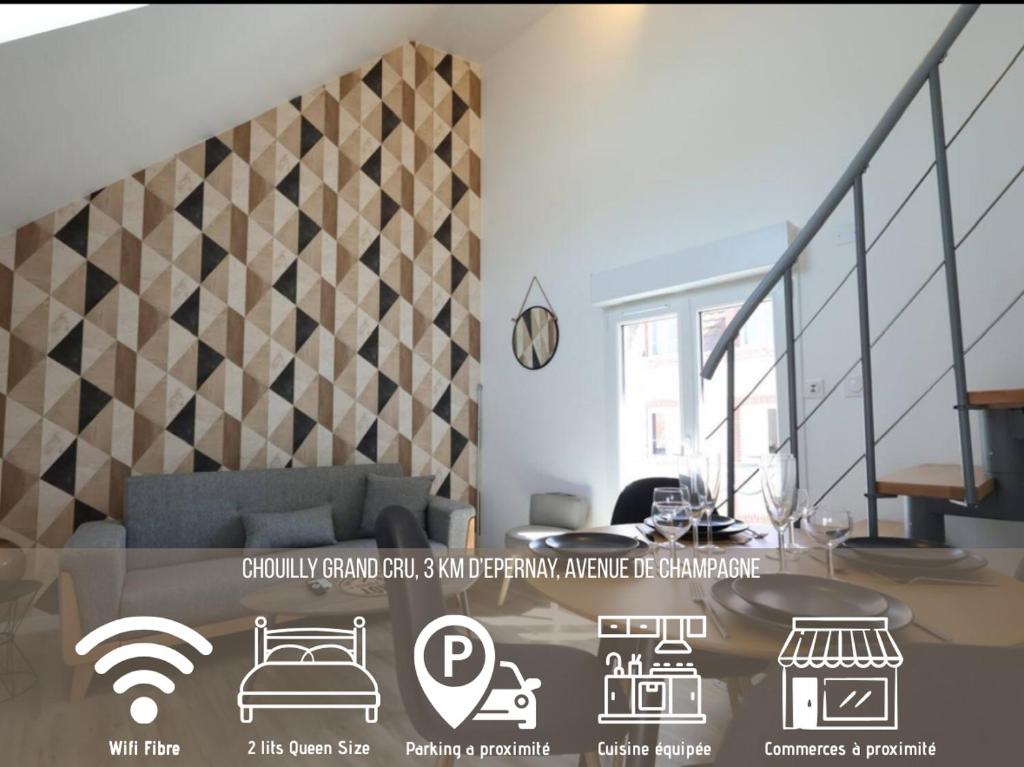 a living room with a couch and a table at Le Chardonnay in Chouilly