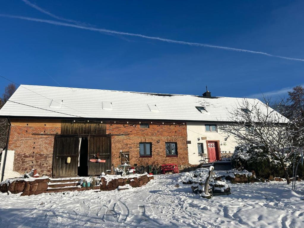 Przygórze 201 - Dom Wiejski w Górach Sowich trong mùa đông