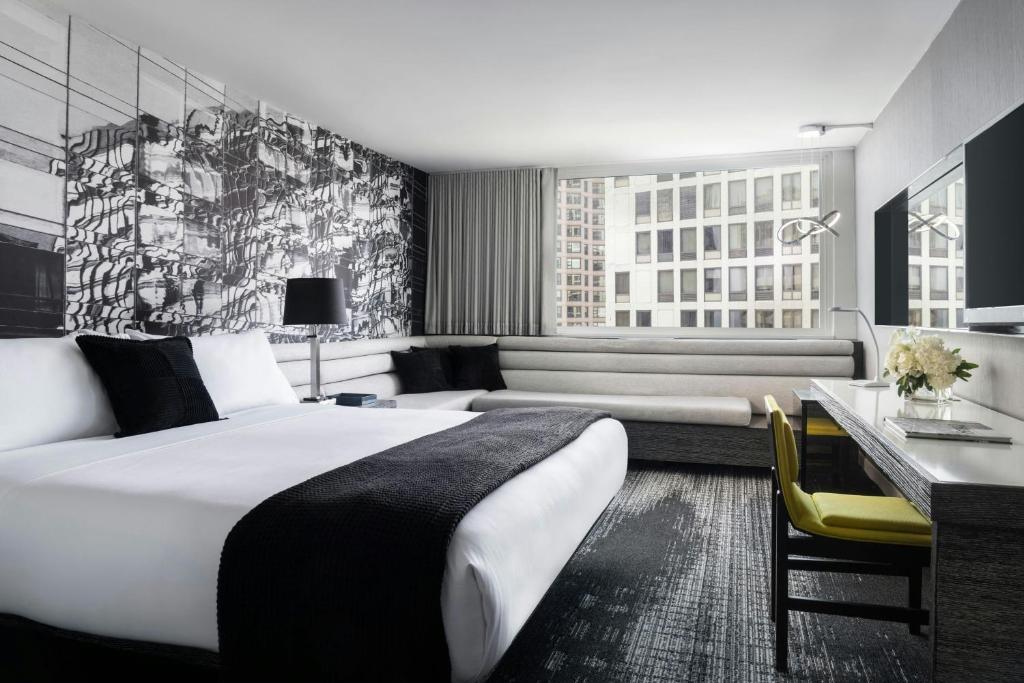 W Chicago - Lakeshore - 