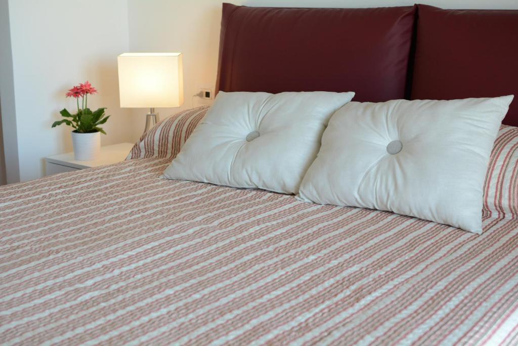 A bed or beds in a room at La Mia Casa Romana