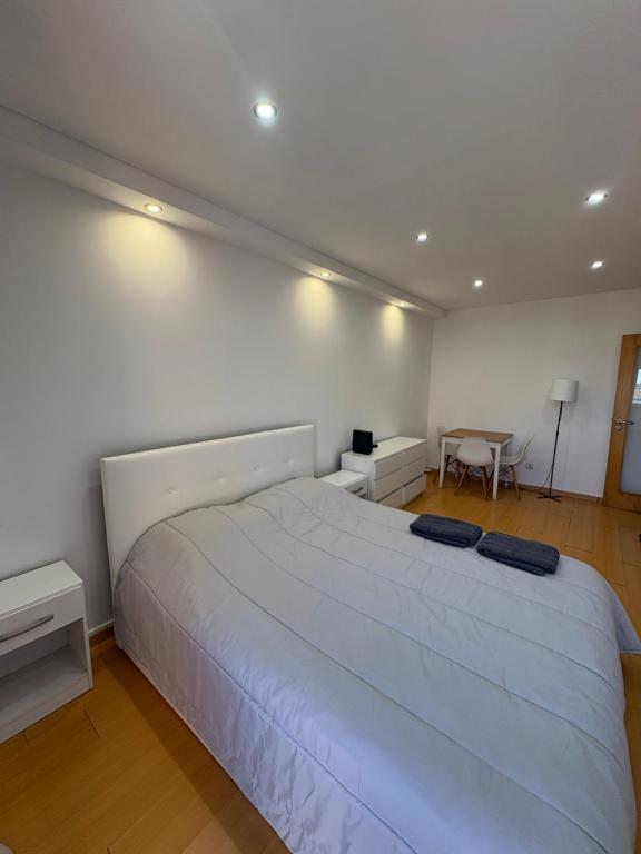 Ένα ή περισσότερα κρεβάτια σε δωμάτιο στο Quarto Relaxante e Agradável