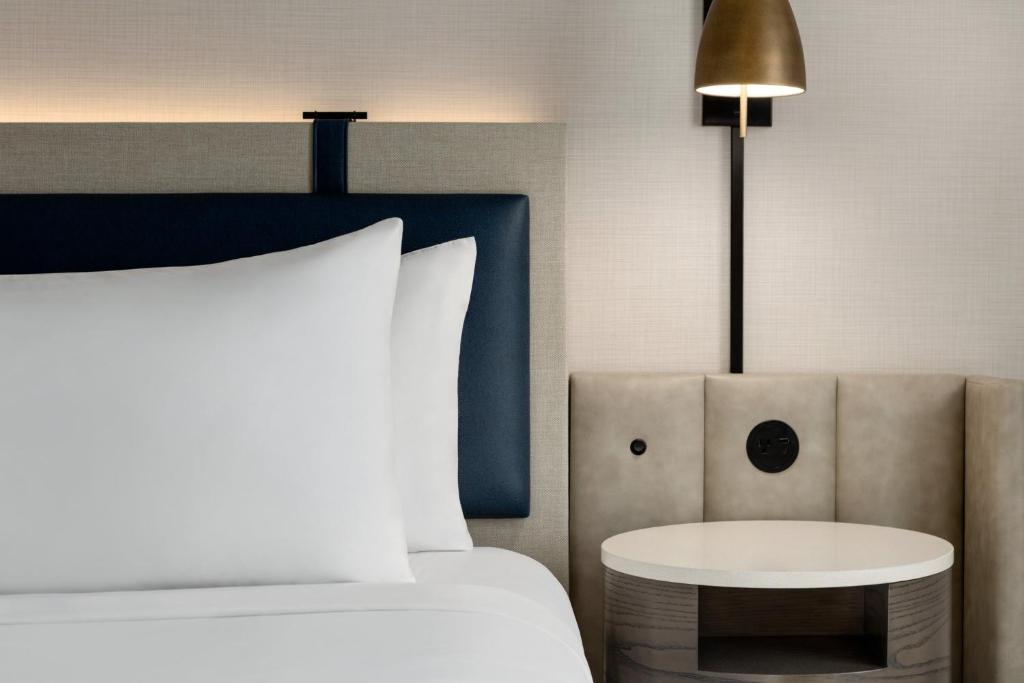 Crowne Plaza Seattle - No Resort Fee - Newly Renovated IHG Hotel photo