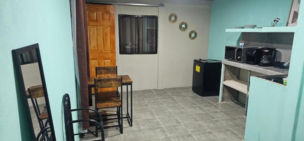 Η κουζίνα ή μικρή κουζίνα στο View House Inn