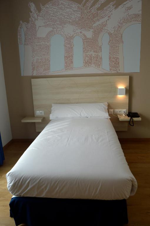 Postel nebo postele na pokoji v ubytování Hotel Balneario de Graena