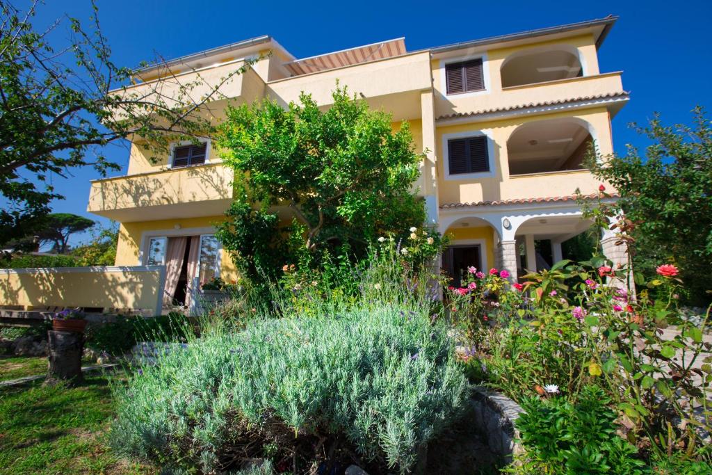 a house with a garden in front of it at Haus Zdenka in Rab