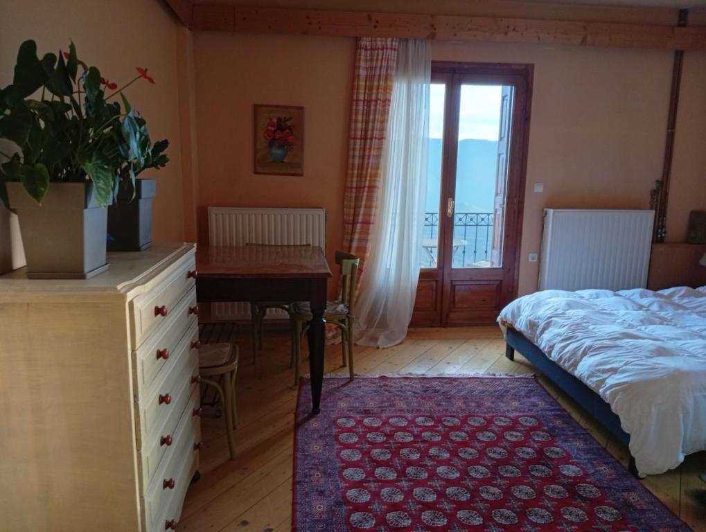 Ένα ή περισσότερα κρεβάτια σε δωμάτιο στο Chrysanthemo House