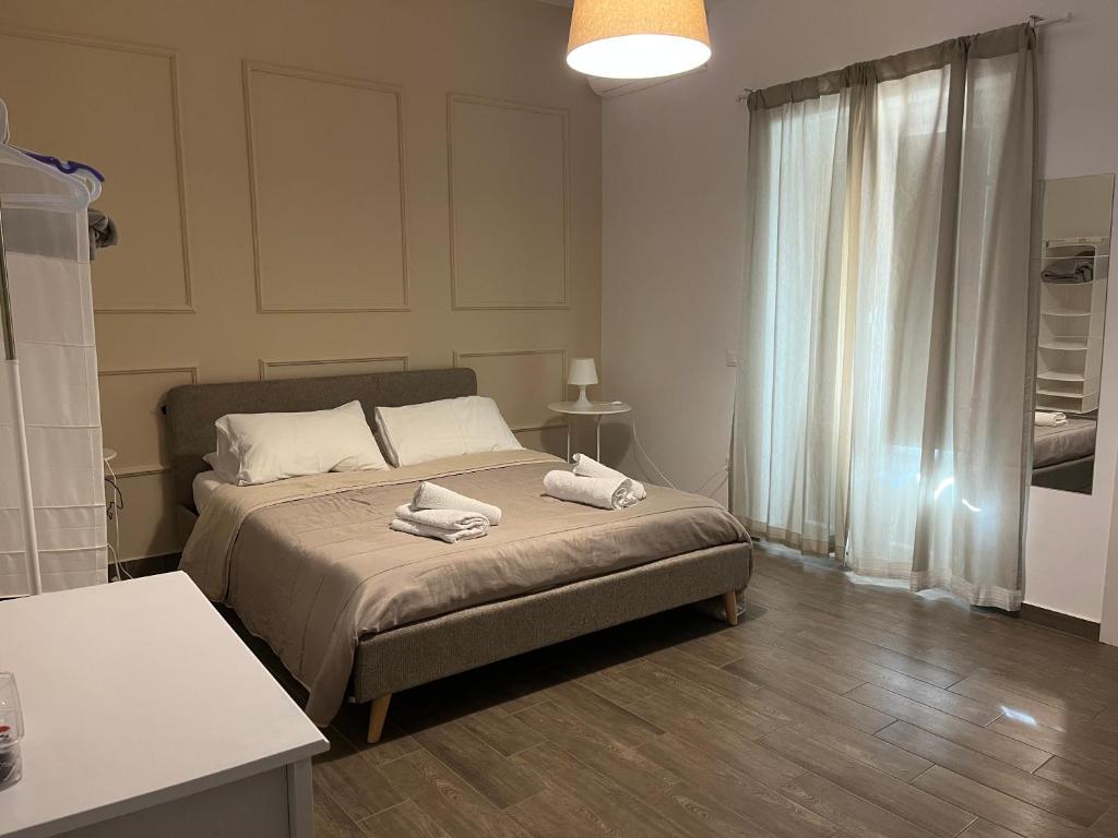 a bedroom with a bed with two towels on it at La Casa di Ninì in Agrigento