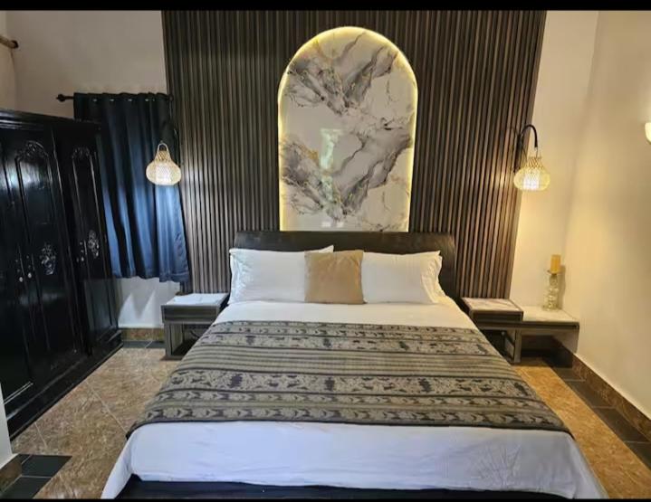 Postel nebo postele na pokoji v ubytování Village by the river