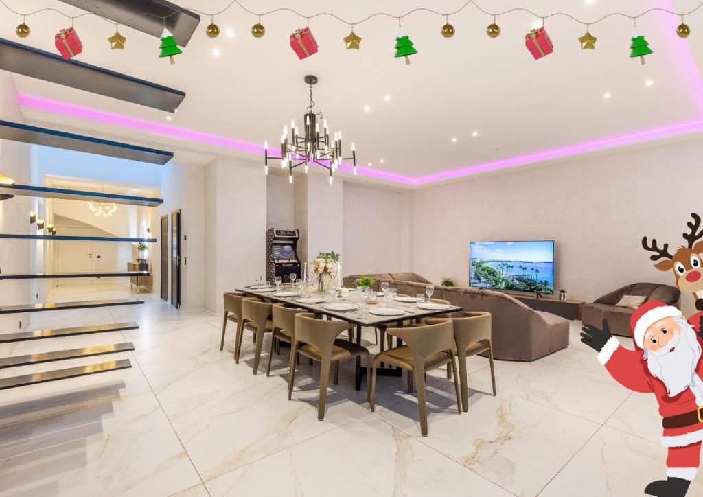 Μια τηλεόραση ή/και κέντρο ψυχαγωγίας στο Bliss Triplex - Hyper Centre - Sauna - BBQ - Jacuzzi - LRACANNES