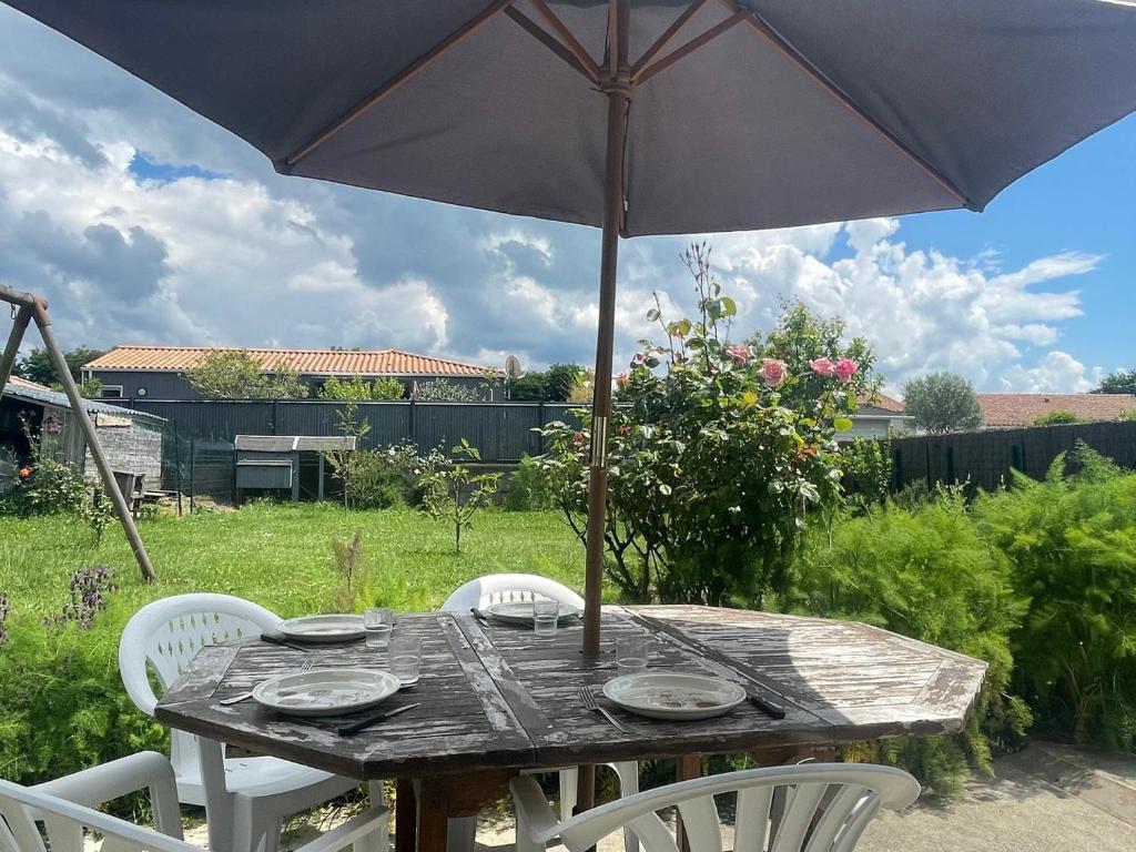 Κήπος έξω από το Welcome to Najat's