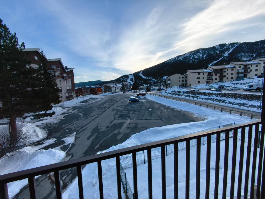 En generel udsigt til bjerge eller udsigt til bjerge taget fra lejligheden