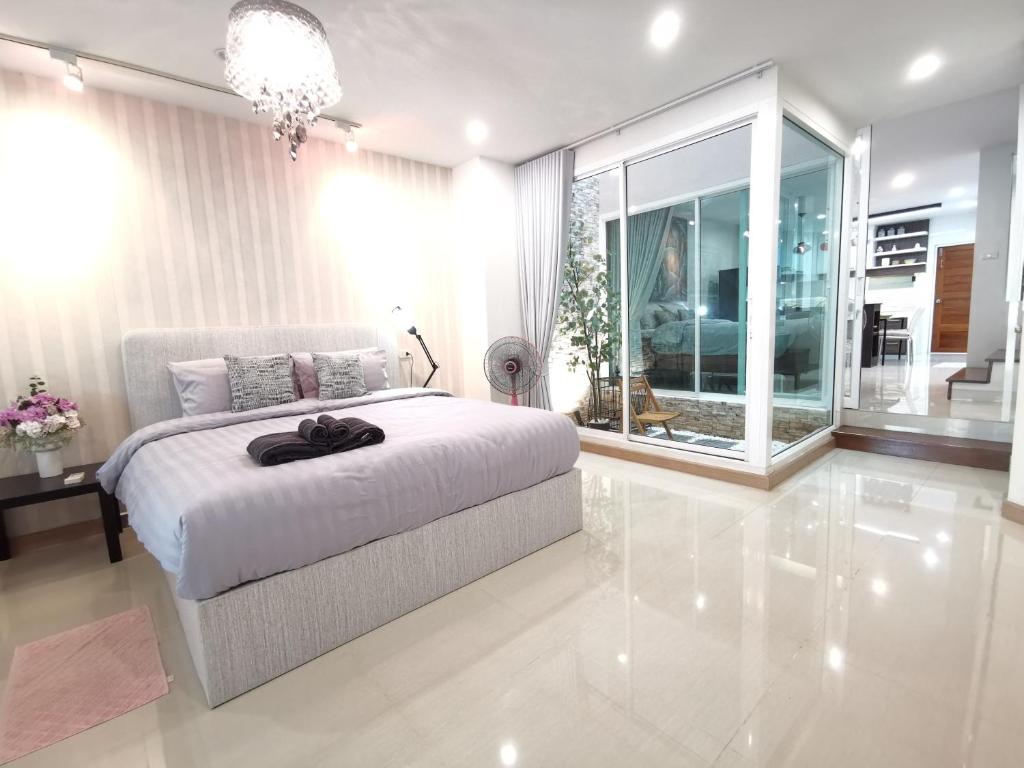 Postel nebo postele na pokoji v ubytování Home Base at Krabi