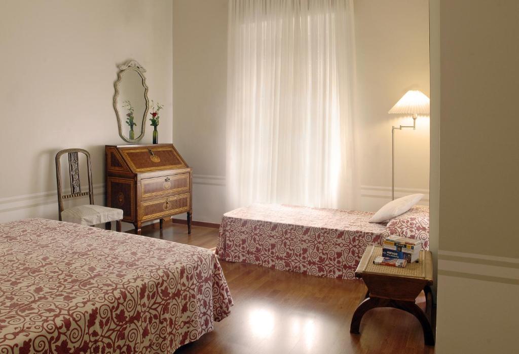 Hotel Lancelot - Triple Room