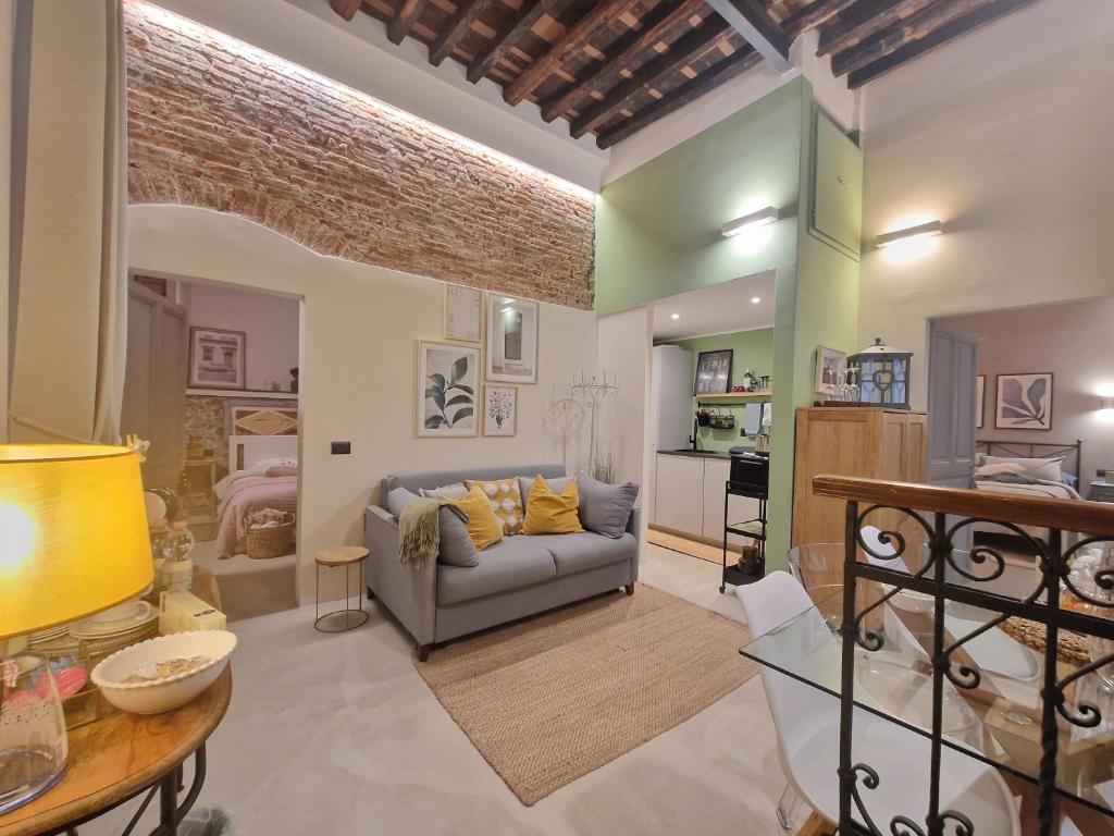 Η κουζίνα ή μικρή κουζίνα στο Erbe12 loft&park historic apartment centro città