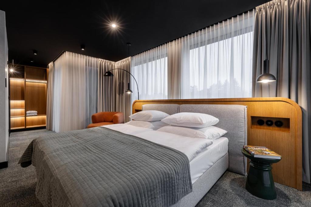 Giường trong phòng chung tại Hotel Kraft