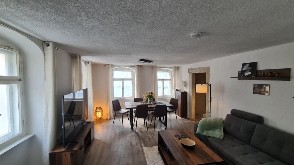 a living room with a couch and a table at Ferienwohnung Hugos Altstadt in Pirna