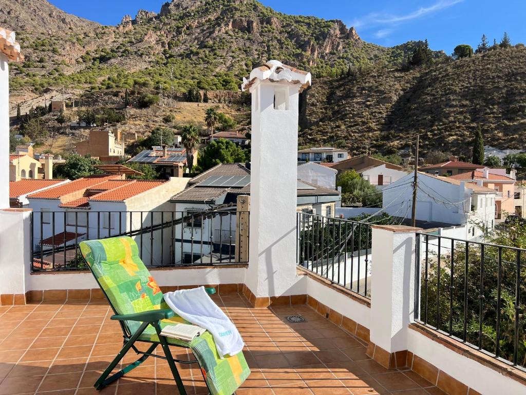 Nespecifikovaný výhled na hory nebo výhled na hory při pohledu z prázdninového domu