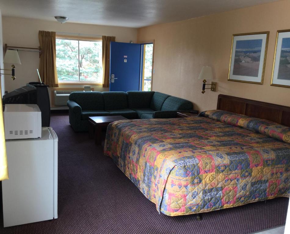 Belmont Inn and Suites photo