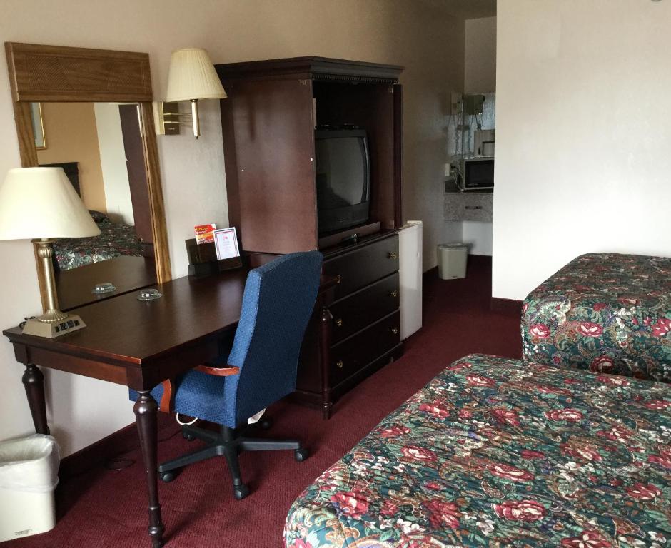 Belmont Inn and Suites photo