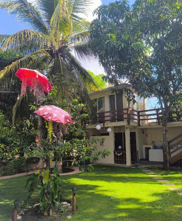 Κήπος έξω από το Yatetours