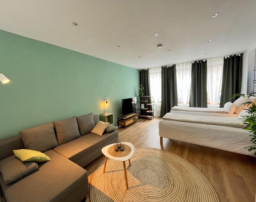 Postel nebo postele na pokoji v ubytování Goldstadt Apartments Pforzheim